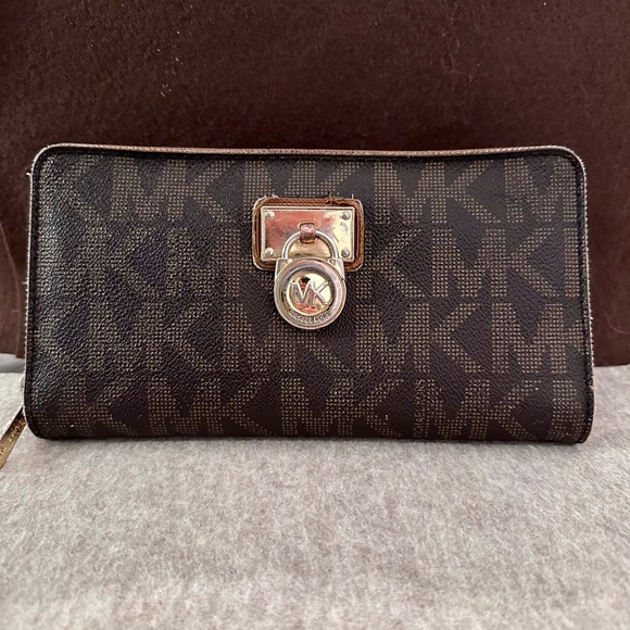 Michael Kors Wallet - Picture 2 of 5